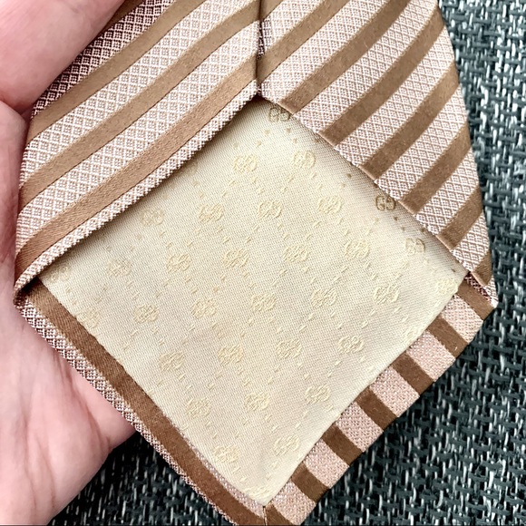 Authentic Gucci Diagonal Stripe Silk Tie - Picture 2 of 4